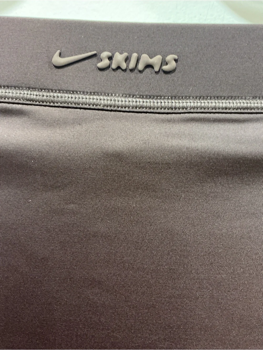 NIKE SKIMS NEW WITH TAGS SHINE V PANEL Leggings 26 inch size XL COLOR PHOENIX - Picture 4 of 4